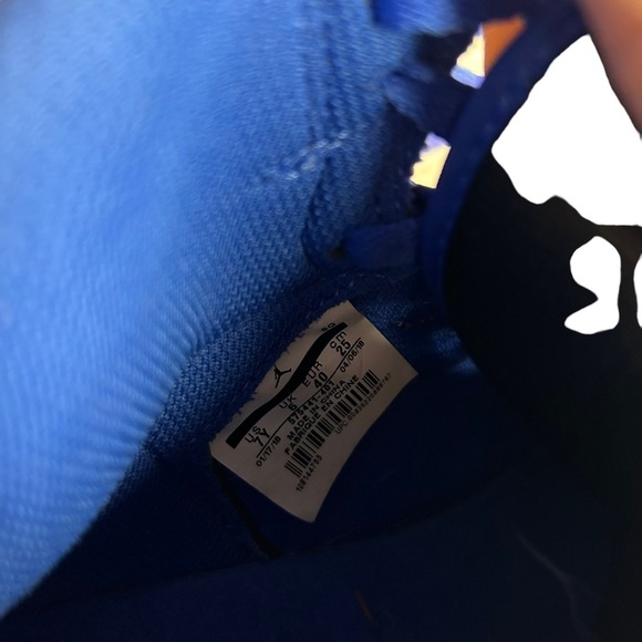 2018
Air Jordan 1 Retro High OG 'Hyper Royal - Picture 7 of 7